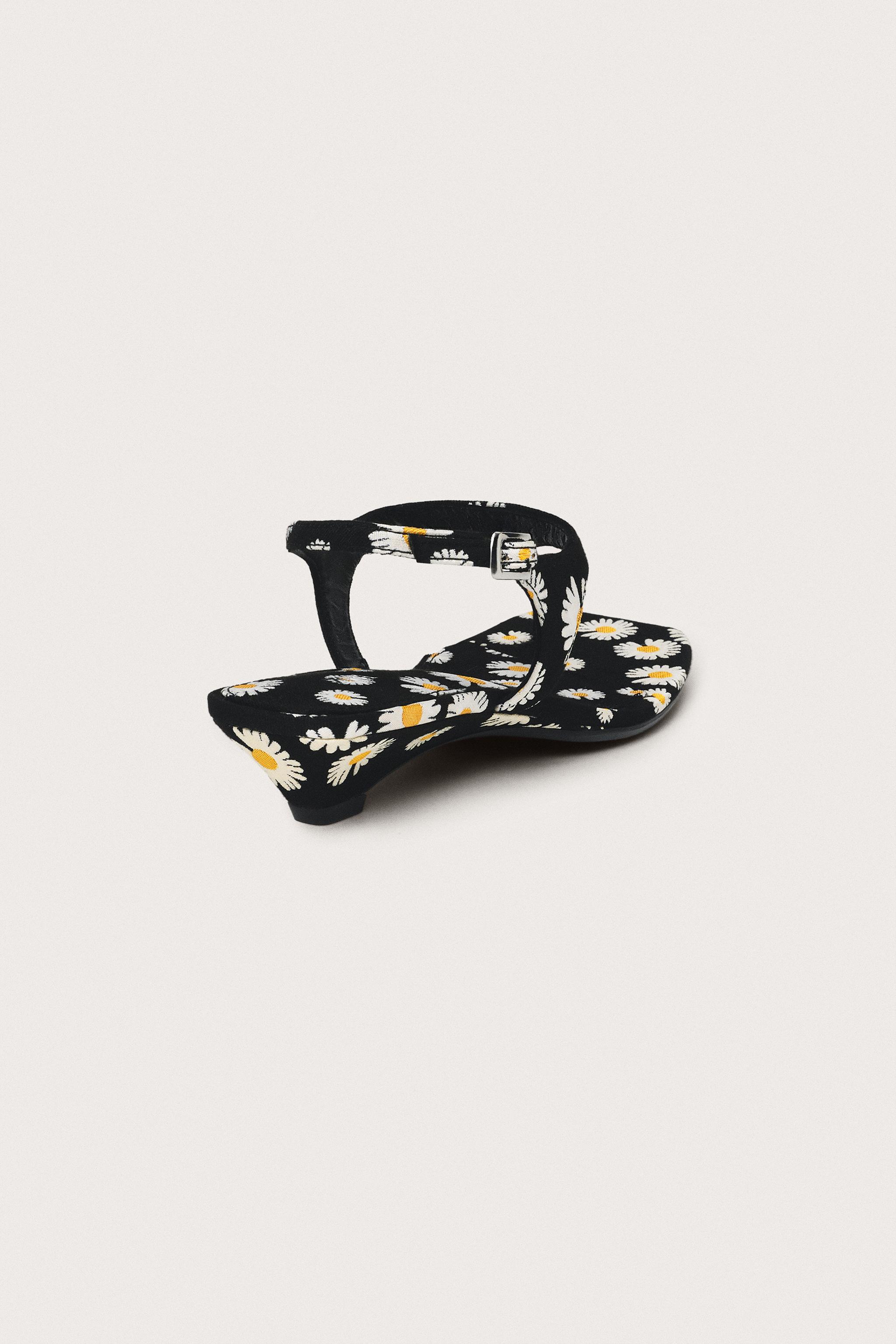 Zara LIMITED EDITION DESENLİ KISA SİVRİ TOPUKLU SANDALET görsel 6