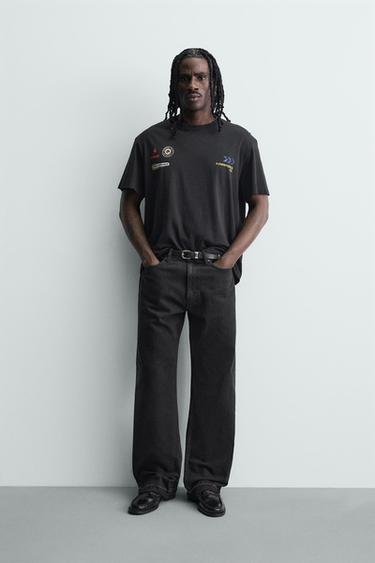 ФУТБОЛКА ИЗ ТКАНИ С ЭФФЕКТОМ ПОТЕРТОСТИ И ПРИНТОМ — ЧЕРНЫЙ от Zara