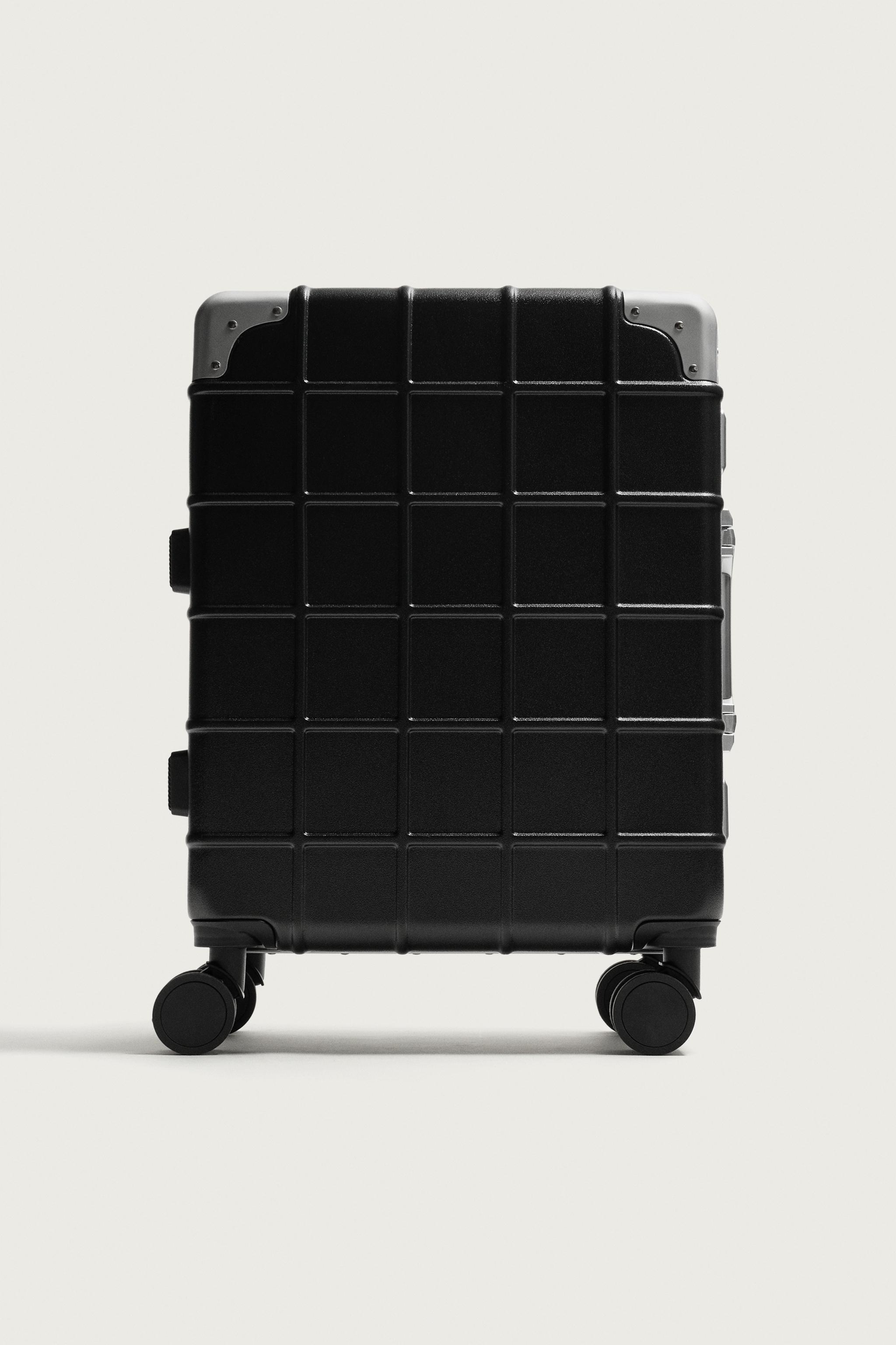 TRAVEL SUITCASE