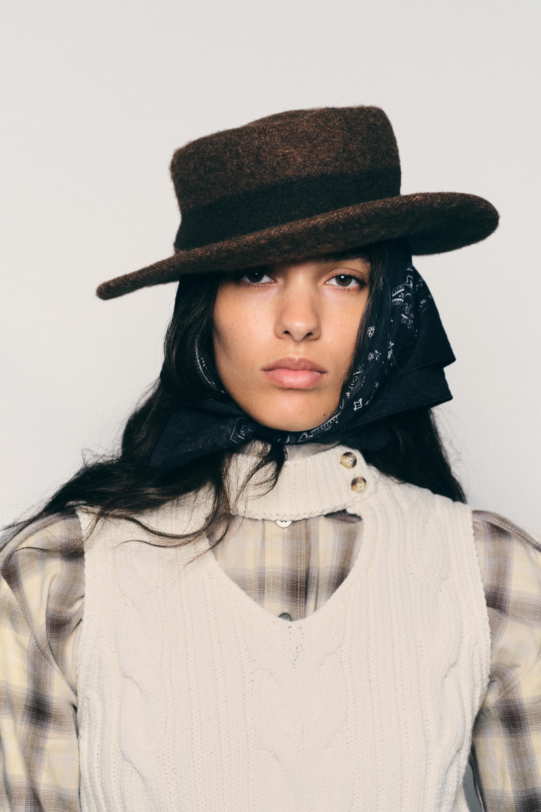 WOOL-BLEND HAT WITH CONTRAST BAND