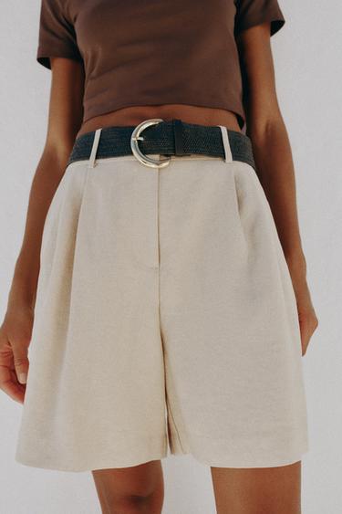 BERMUDA PINZAS CINTURÓN - Beige de Zara
