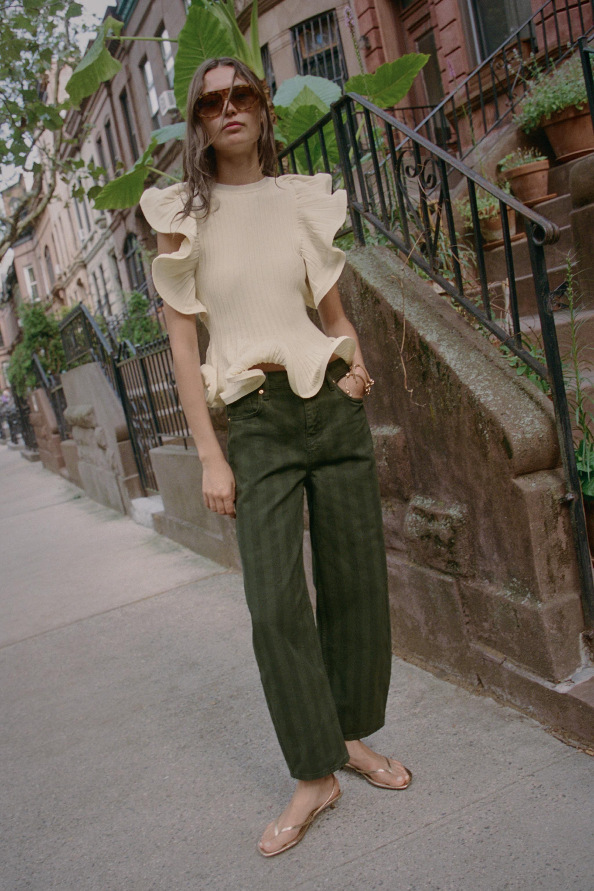 WAVY TRIM KNIT TOP — Ecru