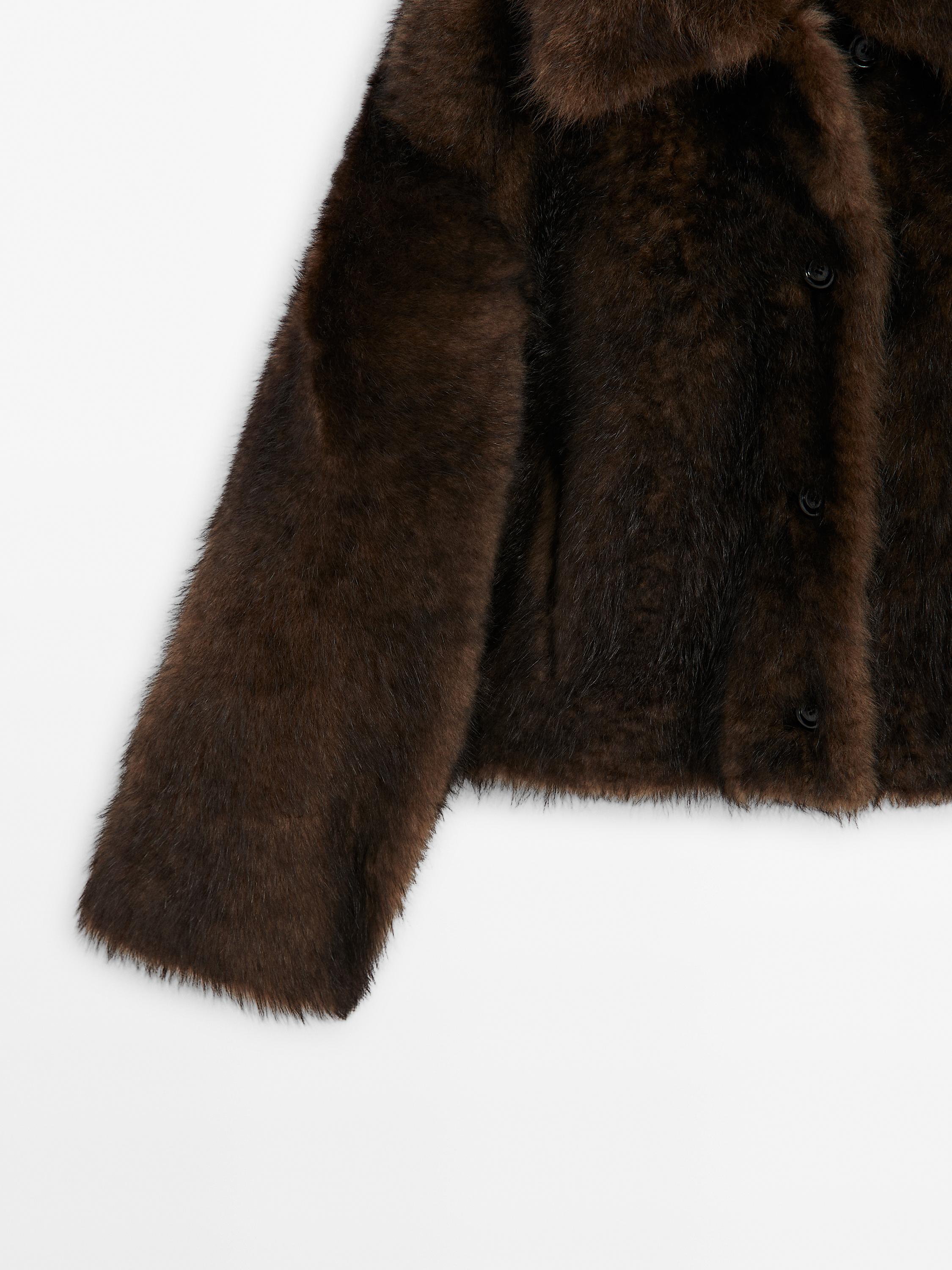 Manteau court en peau