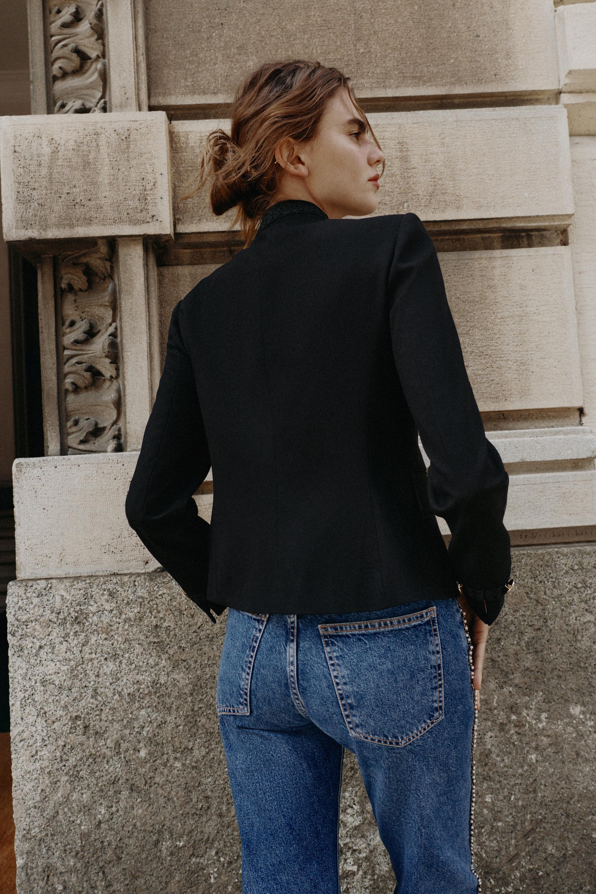 TRIMMED DOUBLE-BREASTED BLAZER