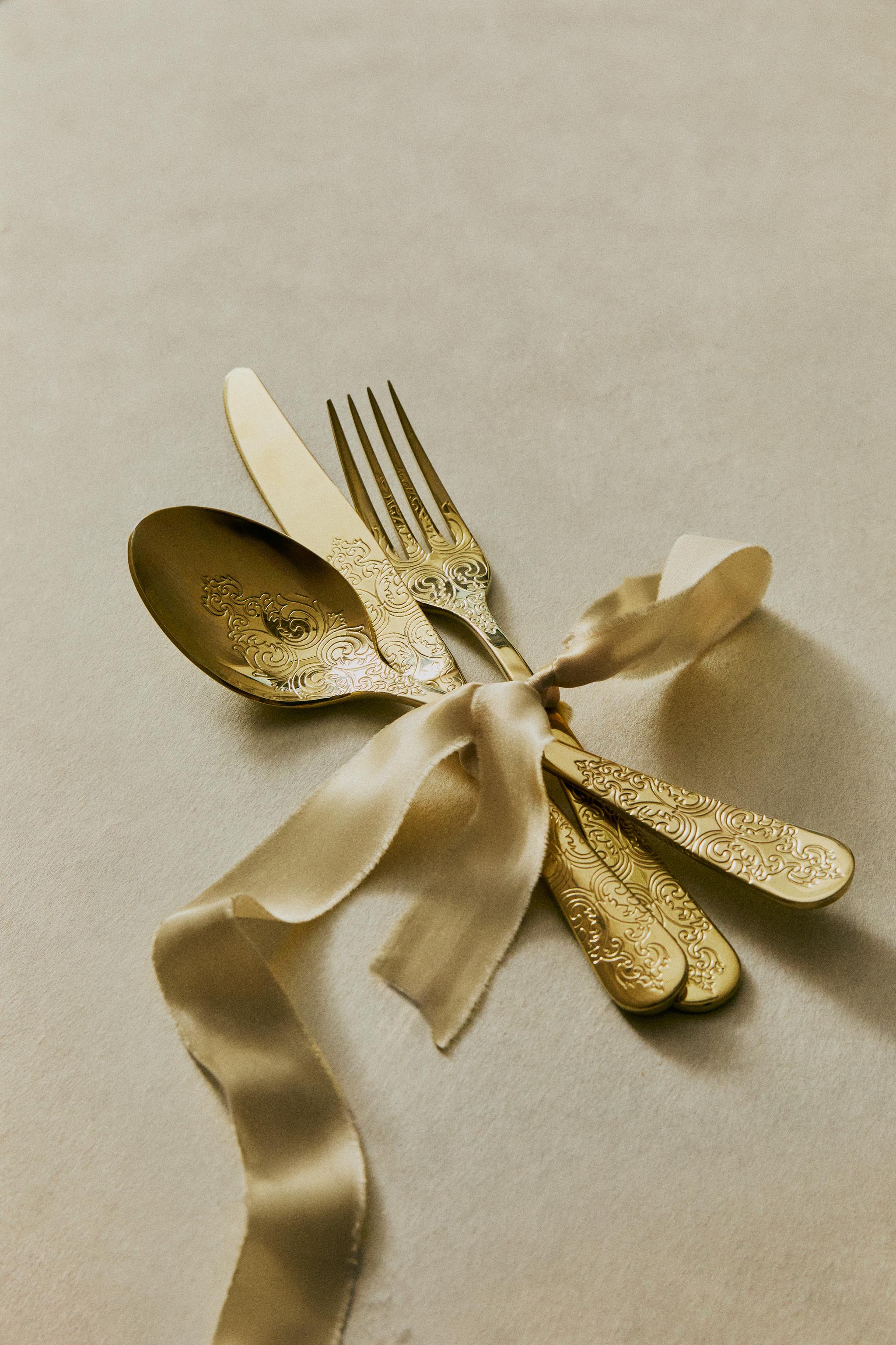 ENGRAVED FLATWARE SET