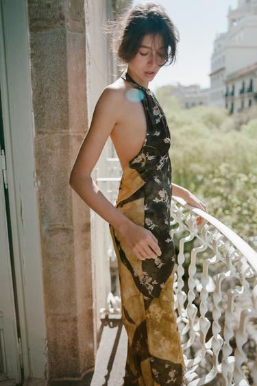 ХАЛТЕР ДЕЗЕНИРАН ФУСТАН - Во повеќе бои од Zara