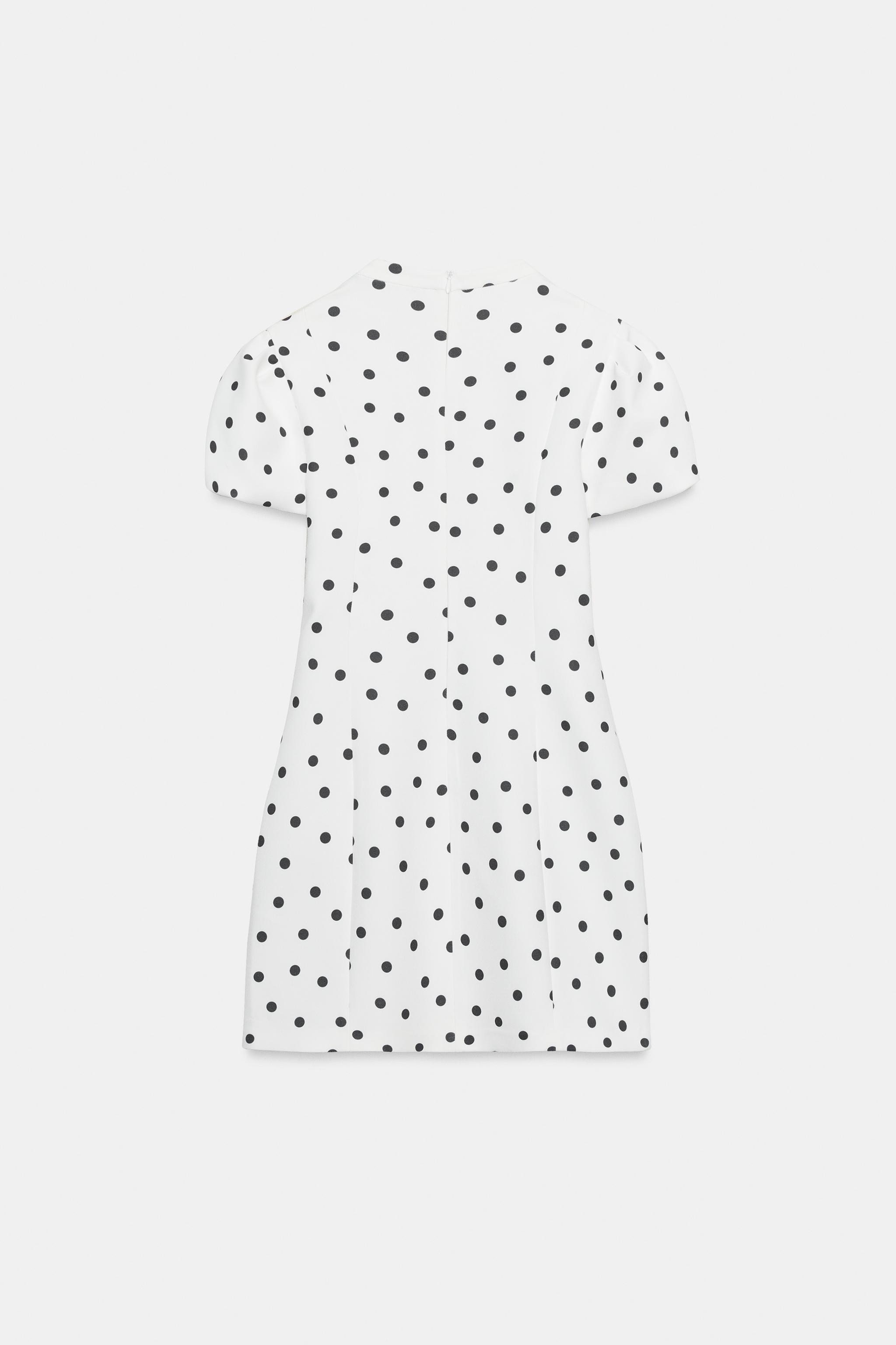 ROBE COURTE À MANCHES BOUFFANTES