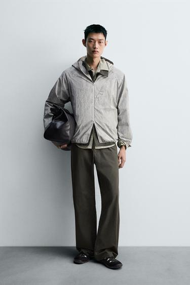 ÁO KHOÁC KỸ THUẬT IN HỌA TIẾT HIỆU ỨNG GIẶT - Màu xám từ Zara