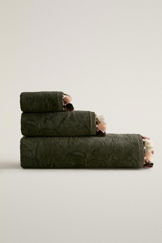 JACQUARD POMPOM BATH TOWEL - Greens by Zara - Image 0
