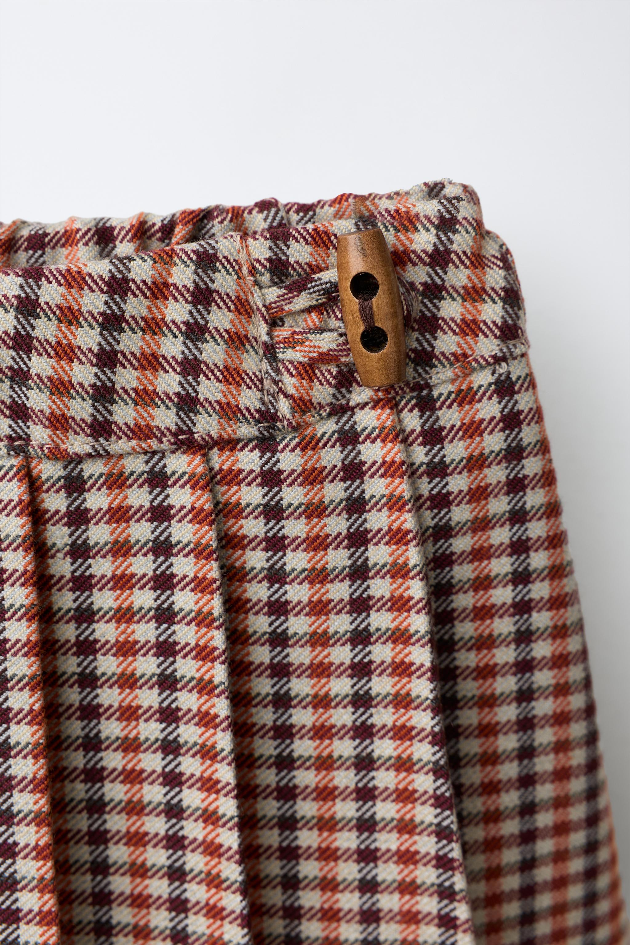 PLAID PLEATED SKIRT WITH FROG FASTENING