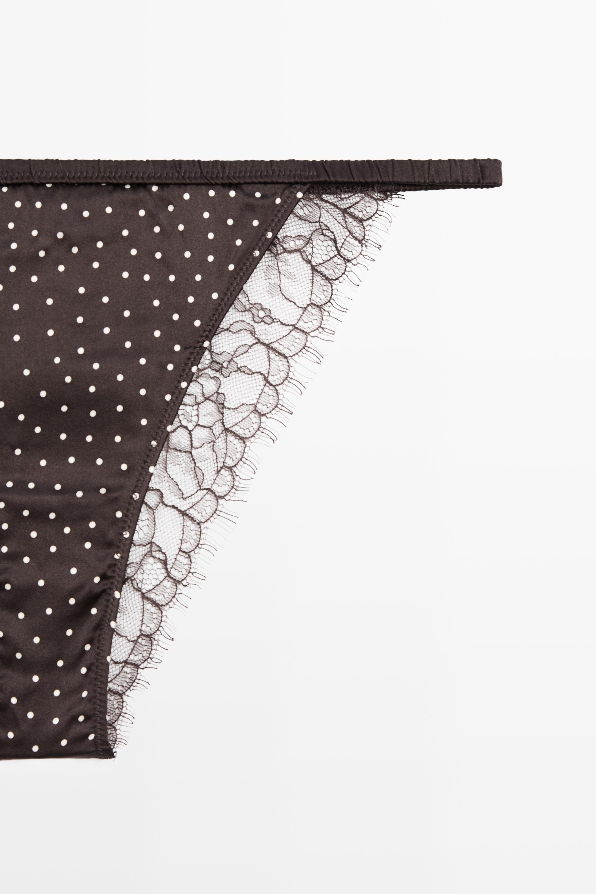 Culotte à pois et dentelle
