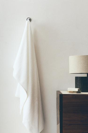 SERVIETTE DE BAIN TEXTURE CÔTELÉE - Blanc de Zara