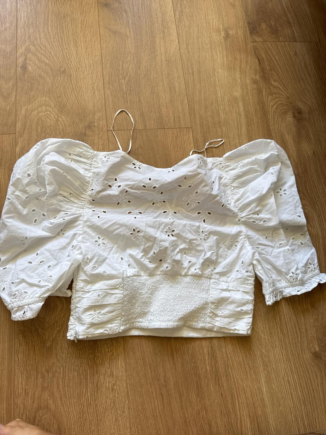 CROP TOP WITH CUTWORK EMBROIDERY - Image 5