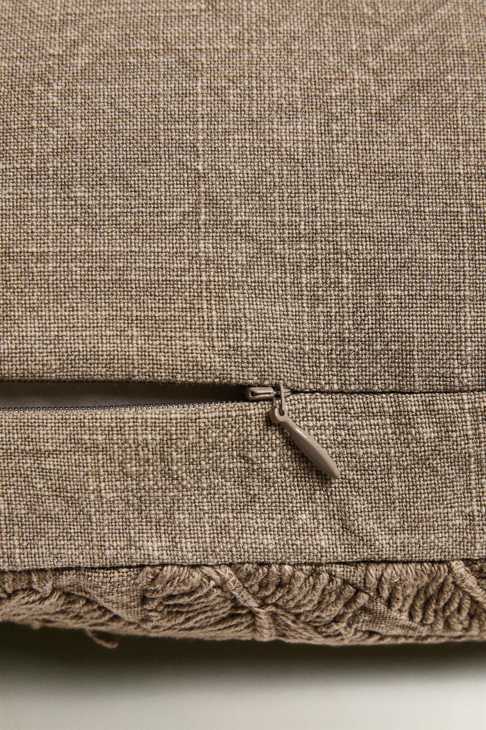 HOUSSE DE COUSSIN BRODÉE
