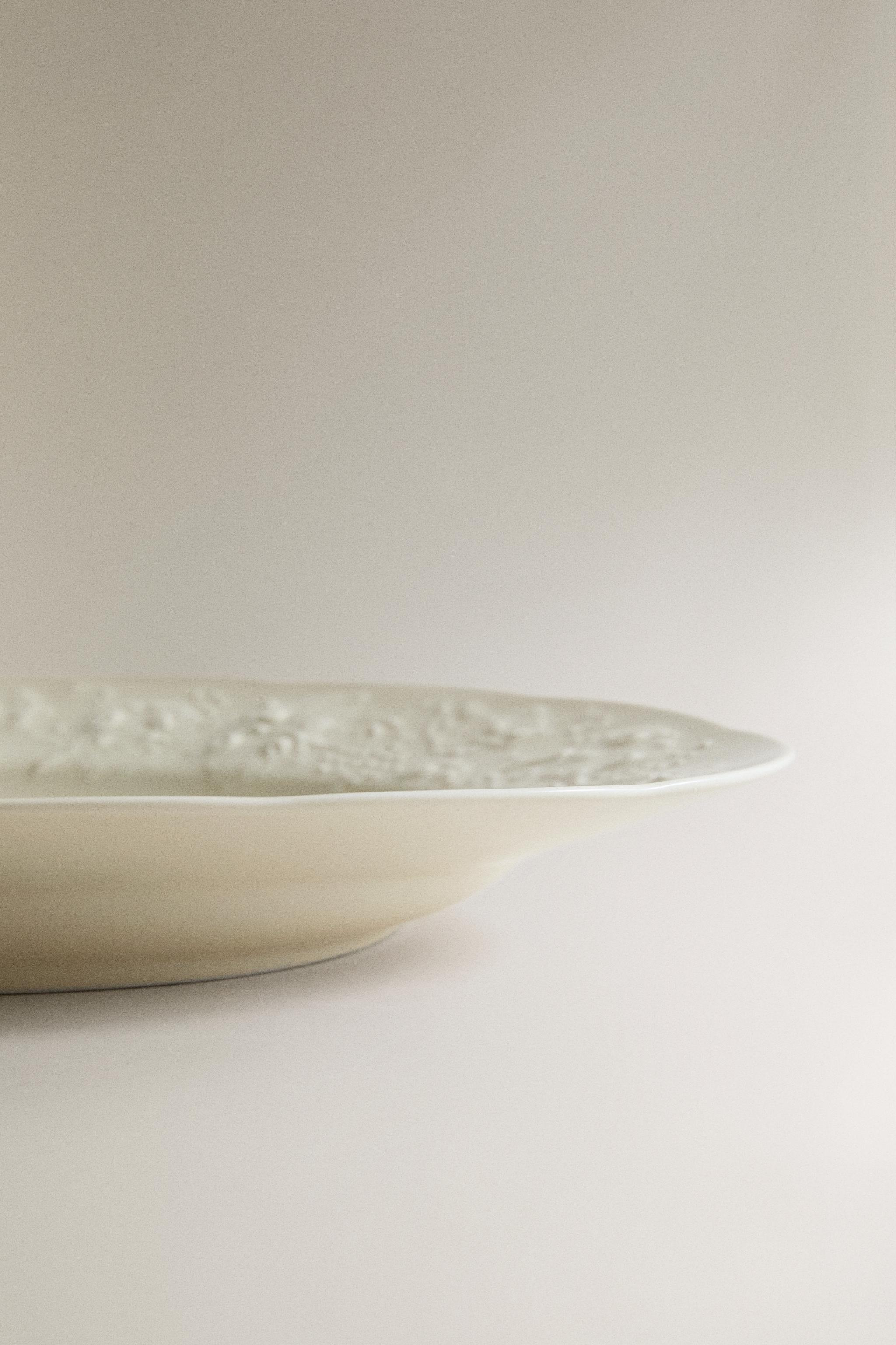 PLAT EN PORCELAINE RAISIN