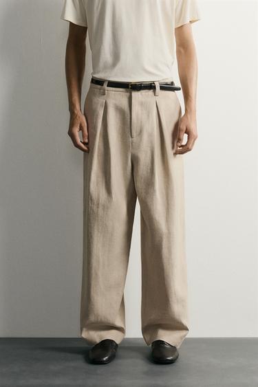 بنطلون بدلة بثنيات RELAXED FIT - بيج فاتح الخاص بـ Zara