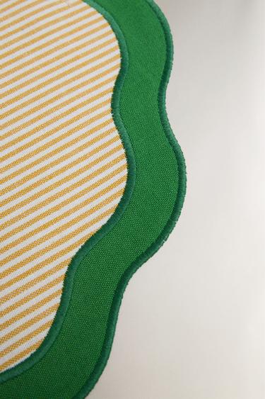 SET DE TABLE RAYURES BORD ONDULÉ - Vert de Zara - Image 1