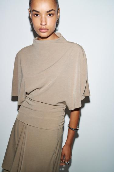 توب بياقة PERKINS - رمل by Zara