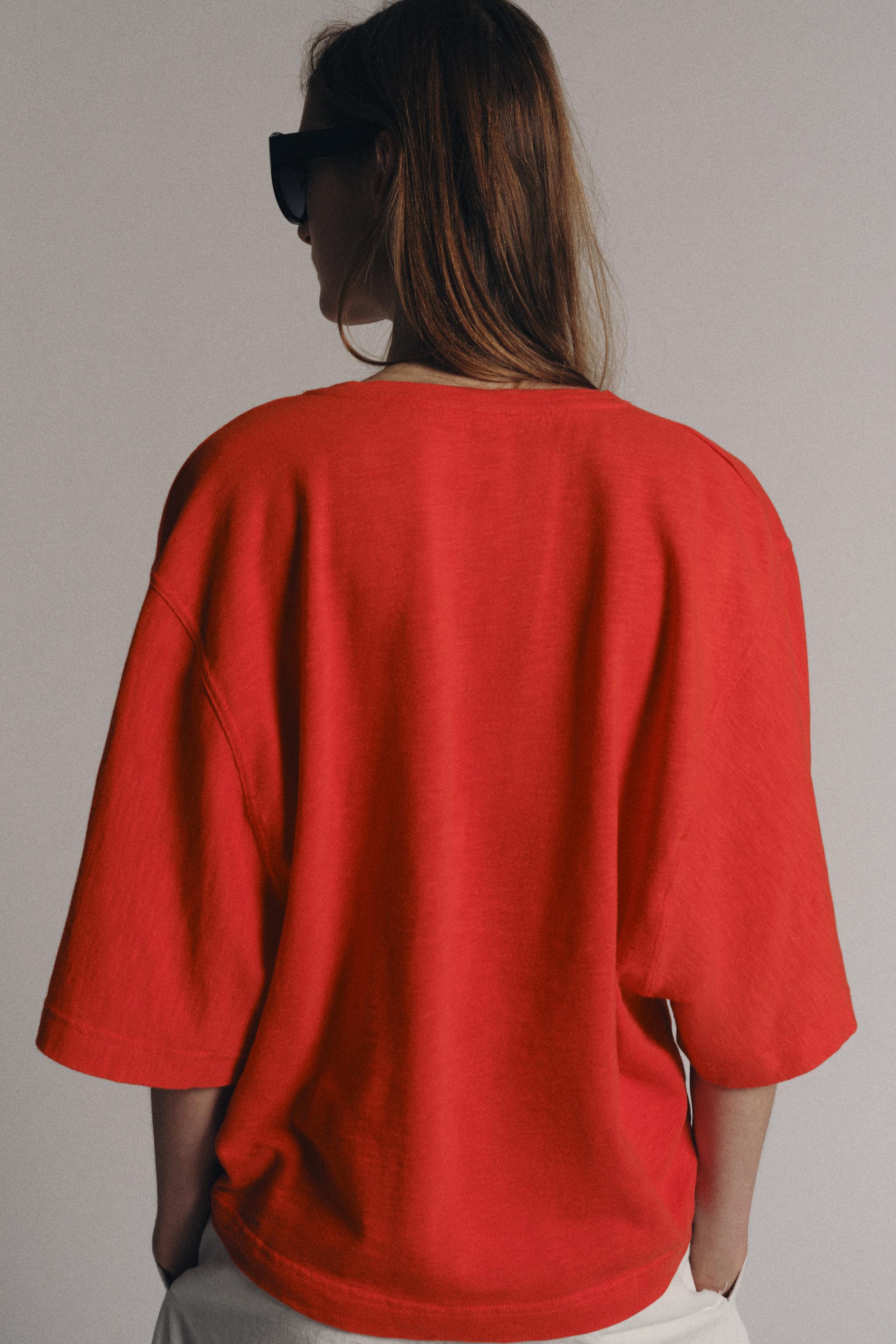 V-NECK T-SHIRT — Coral