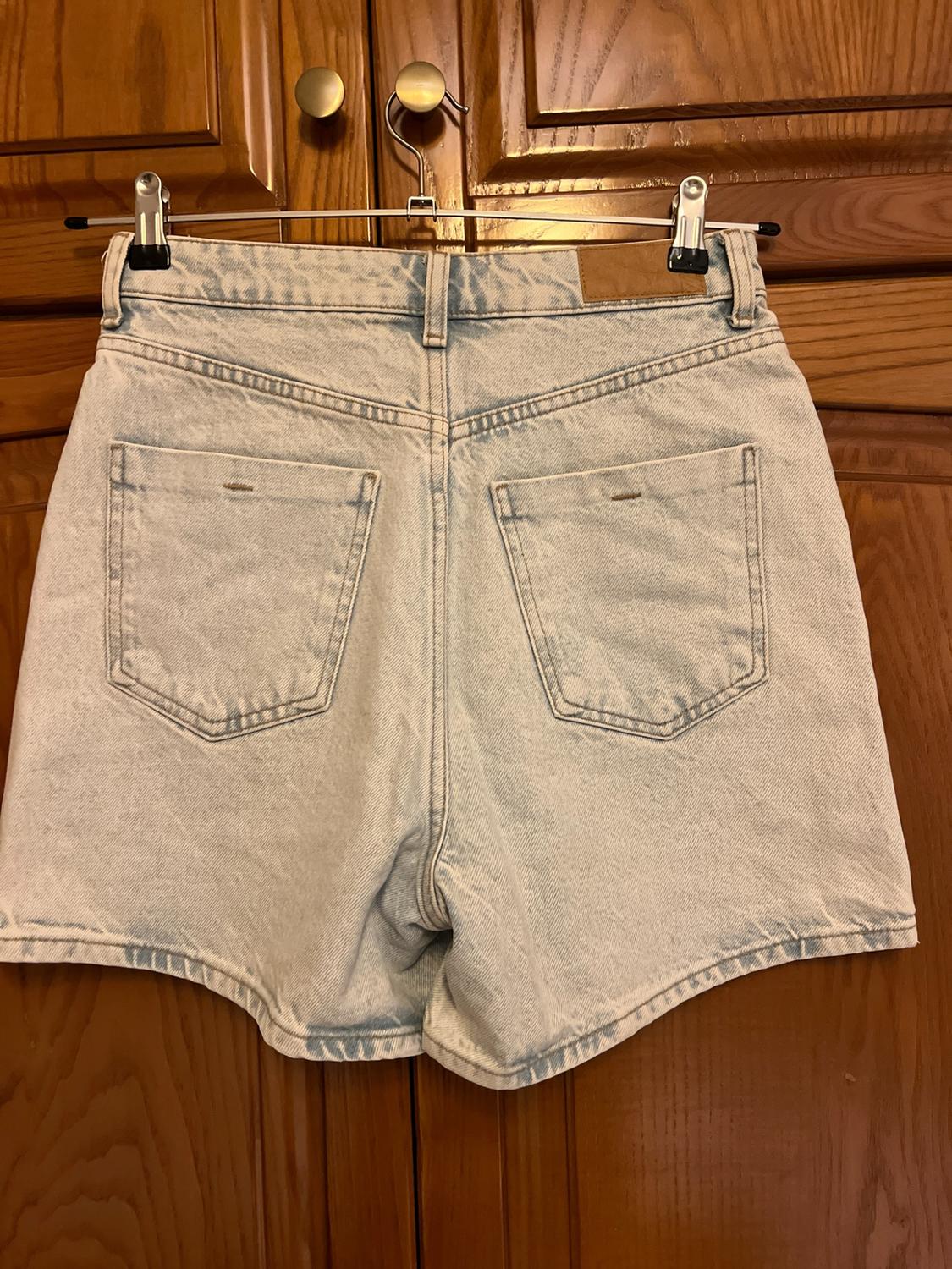 MOM DENIM SHORTS WITH TURN-UP HEMS - Image 3