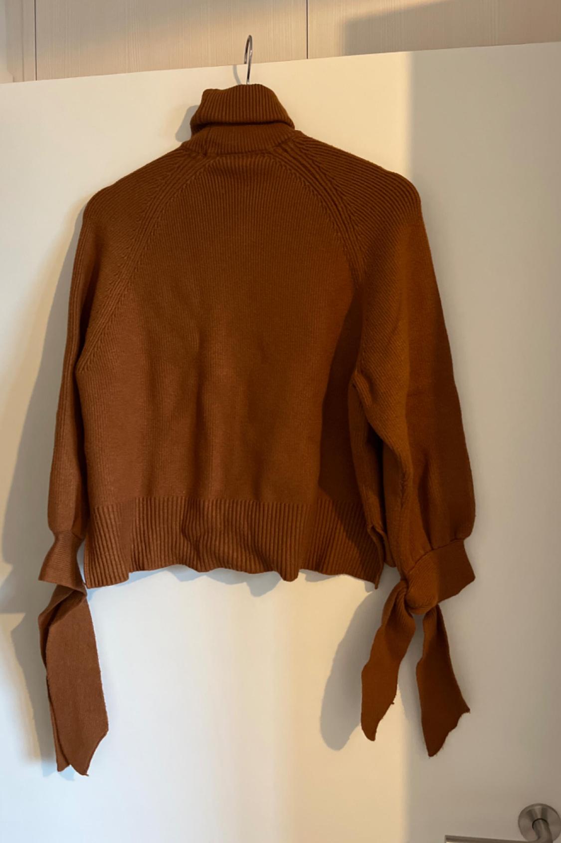 KNIT SWEATER WITH TIES - Image 3