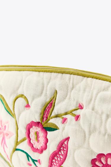 CONTRAST EMBROIDERY QUILTED TOILETRY BAG - Ecru by Zara - Image 3