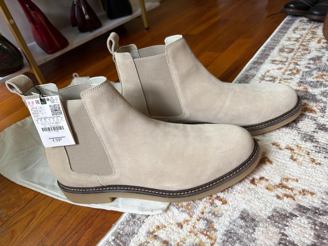 CHELSEA BOOTS NEW WITH TAG - Image 3