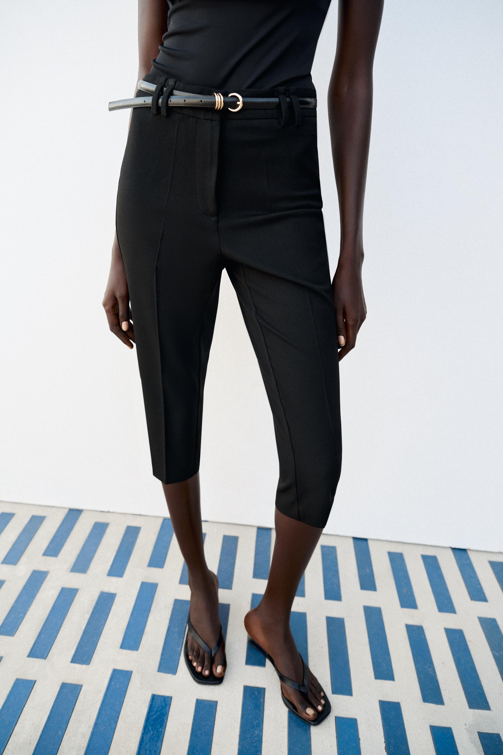 BELTED CAPRI PANTS