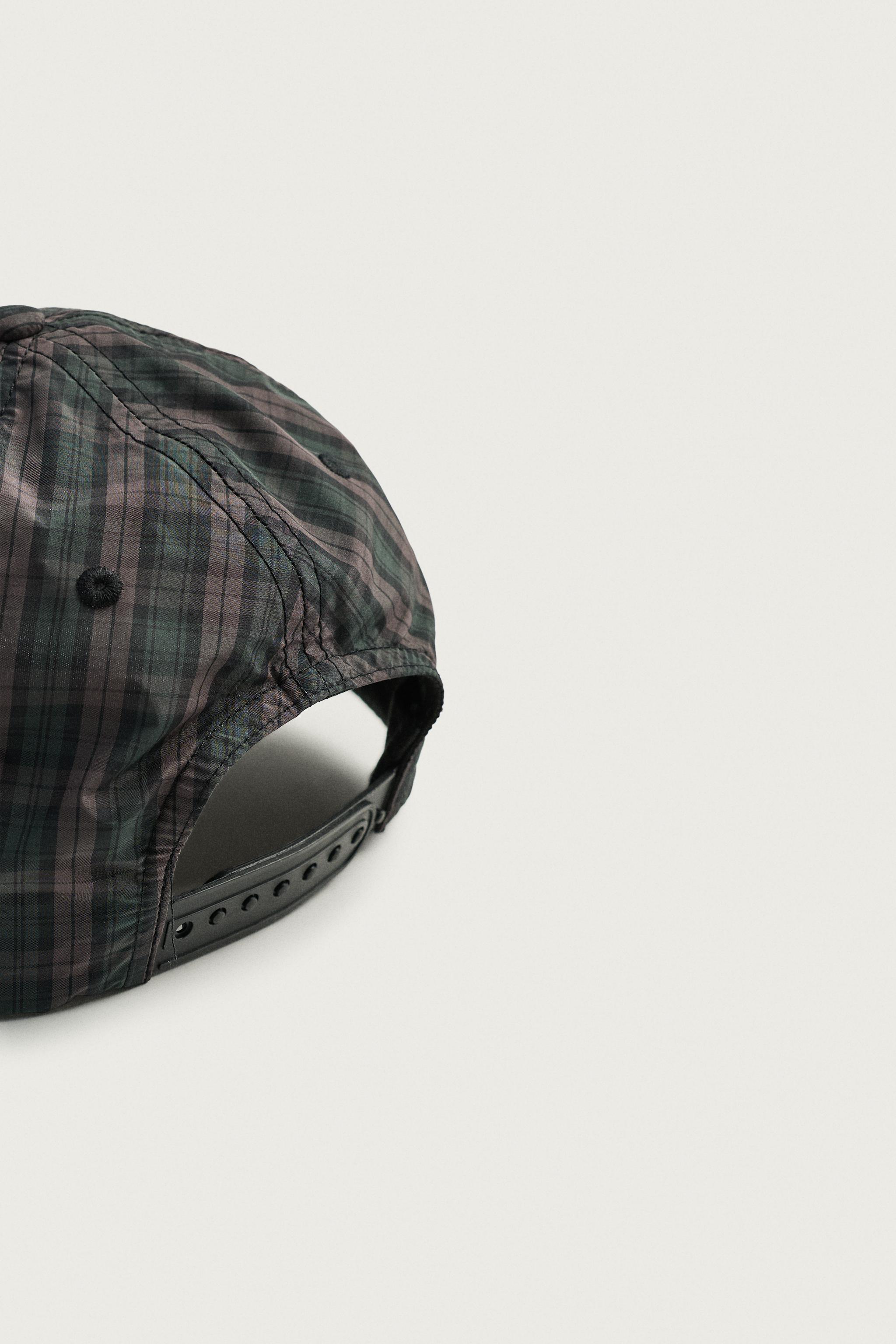 CASQUETTE À CARREAUX AVEC INSCRIPTION BRODÉE