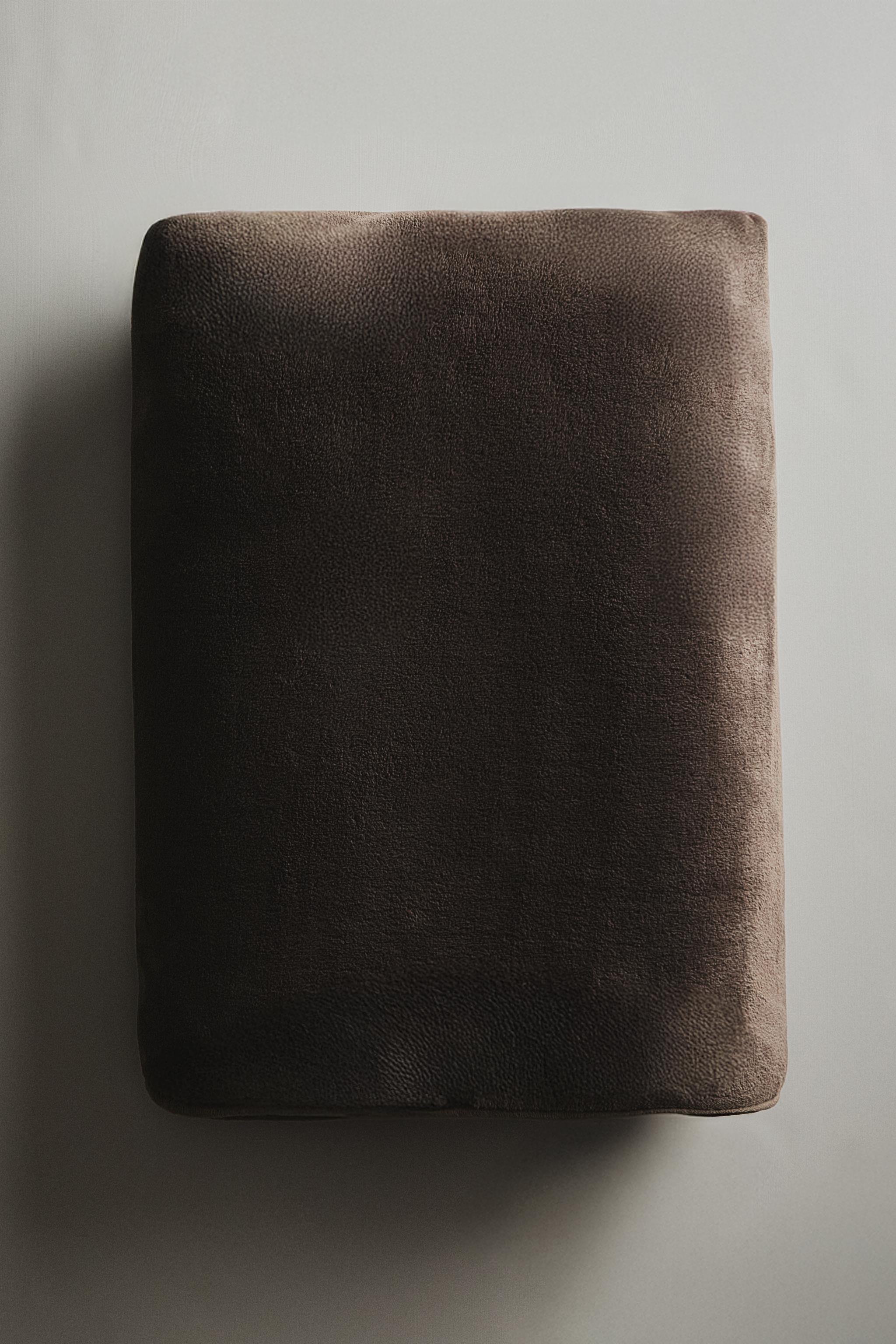 FLEECE BLANKET