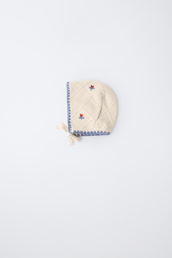 EMBROIDERED FLOWER KNIT BONNET - Light beige by Zara - Image 0