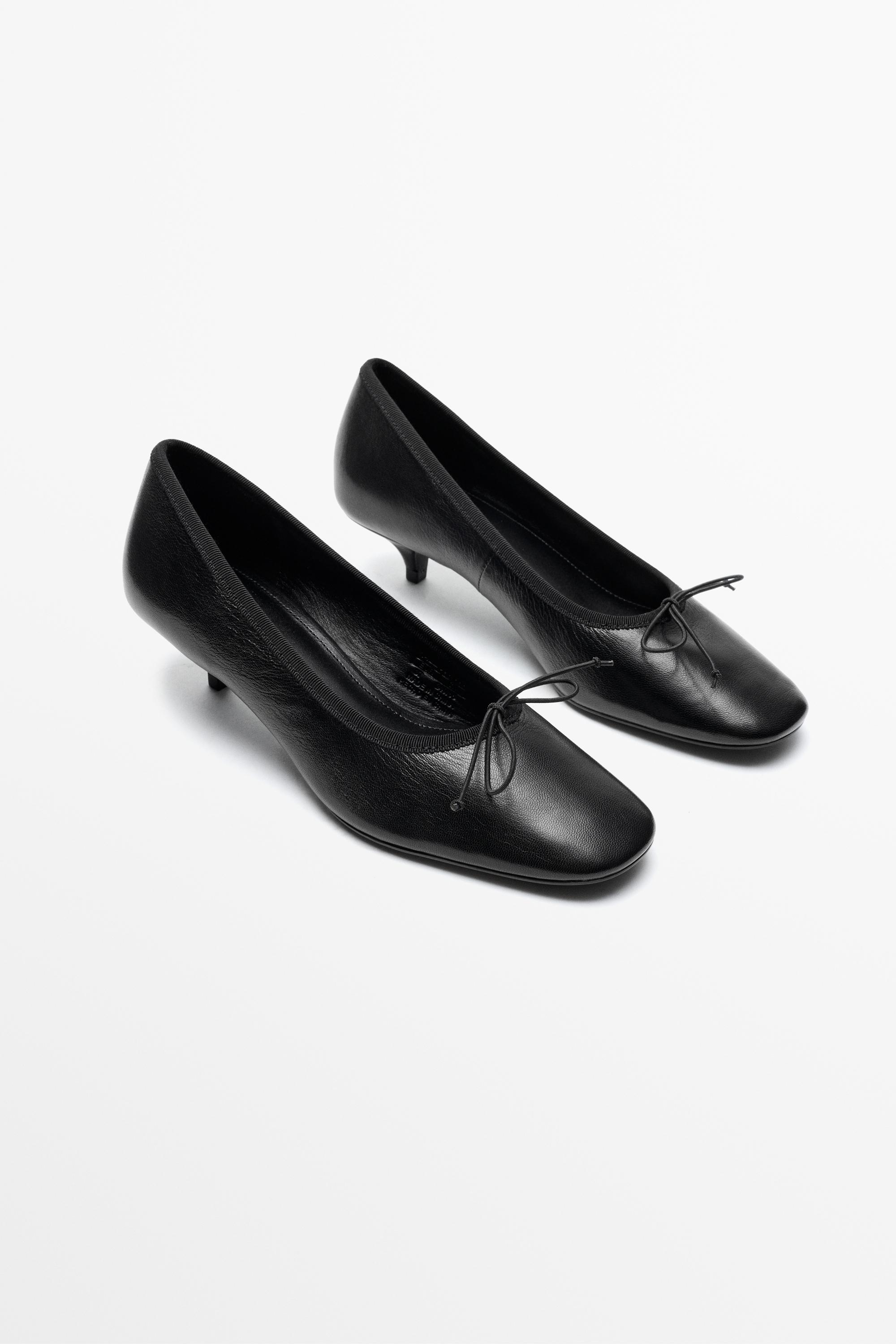 Leather heeled ballerina