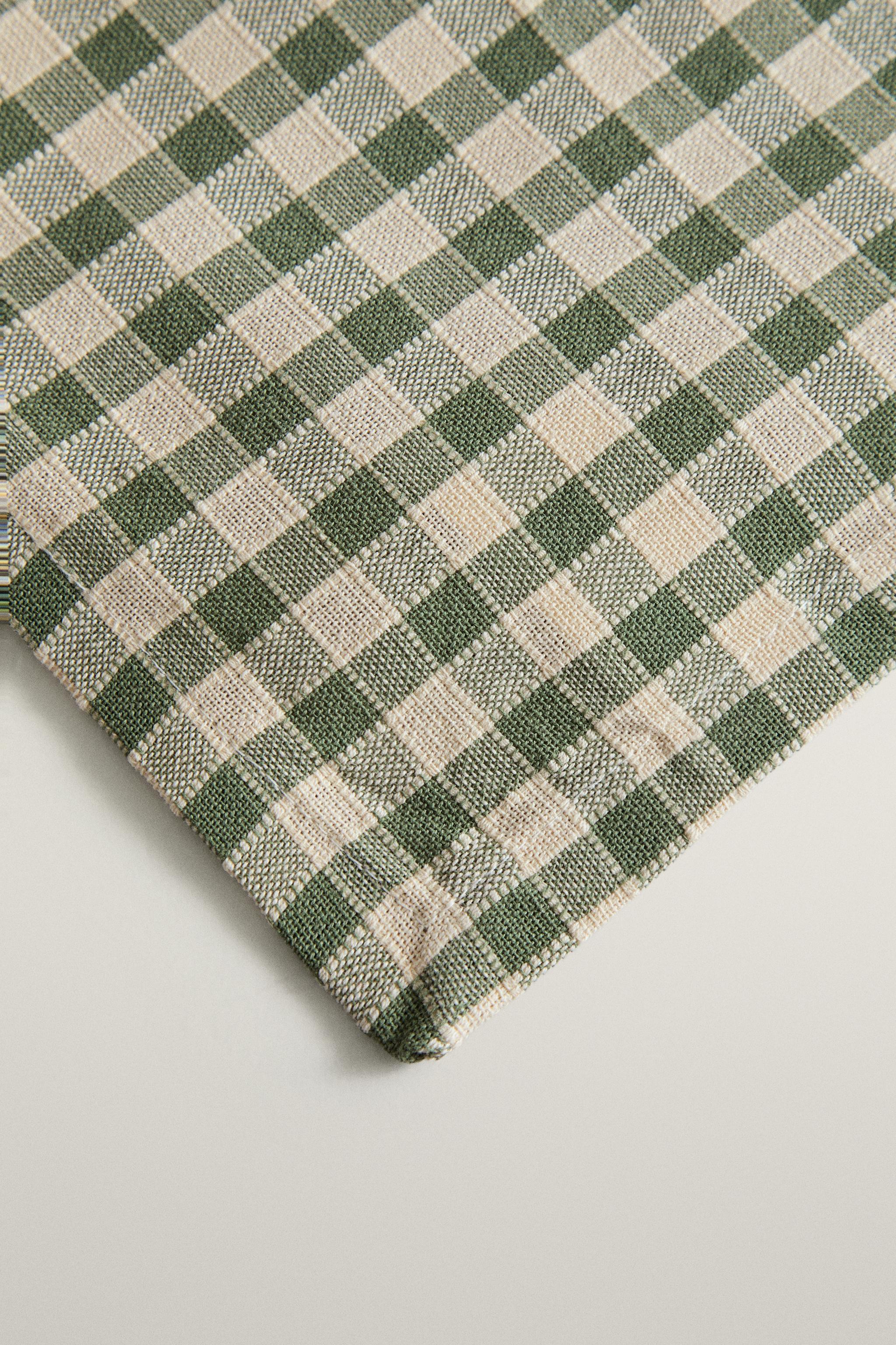 LOT SERVIETTES DE TABLE CARREAUX ET SURPIQÛRES (LOT DE 2)