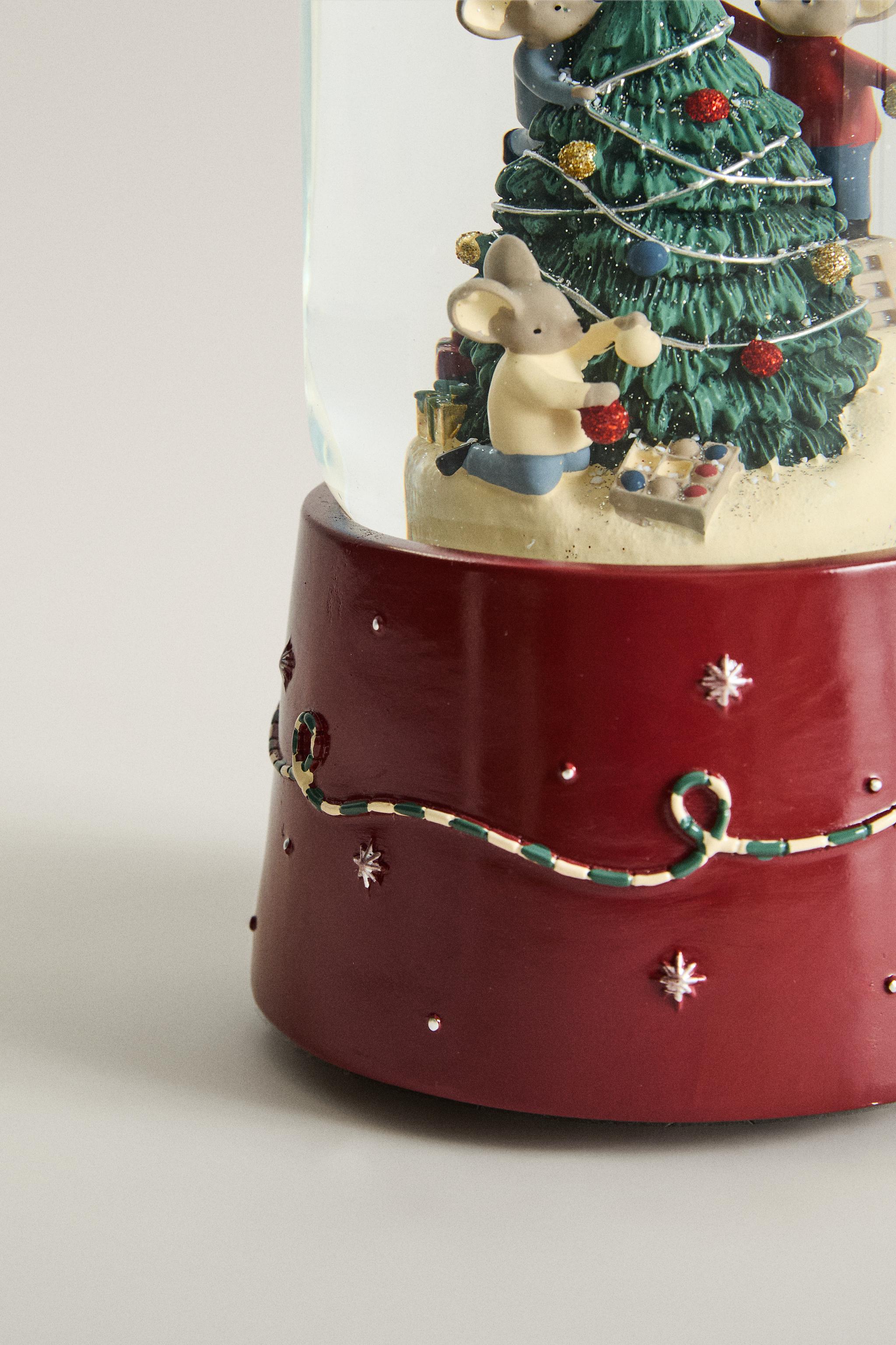 MUSICAL SNOW GLOBE WITH MOVEMENT AND CHRISTMAS TREE