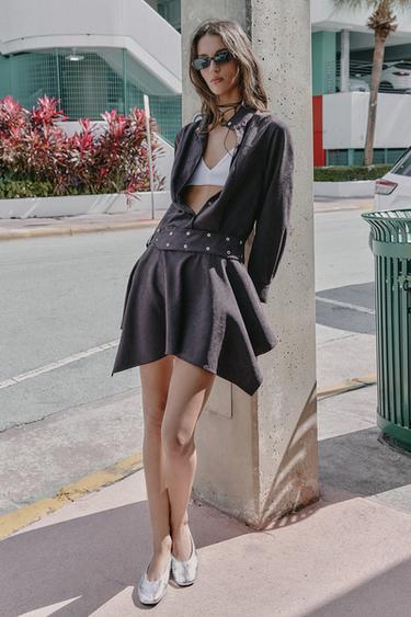 KRATKA OBLEKA IZ UMETNEGA SEMIŠA S PASOM - Rjava od Zare