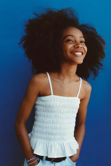 PLAYERA RESORTES ELÁSTICOS - Blanco de Zara