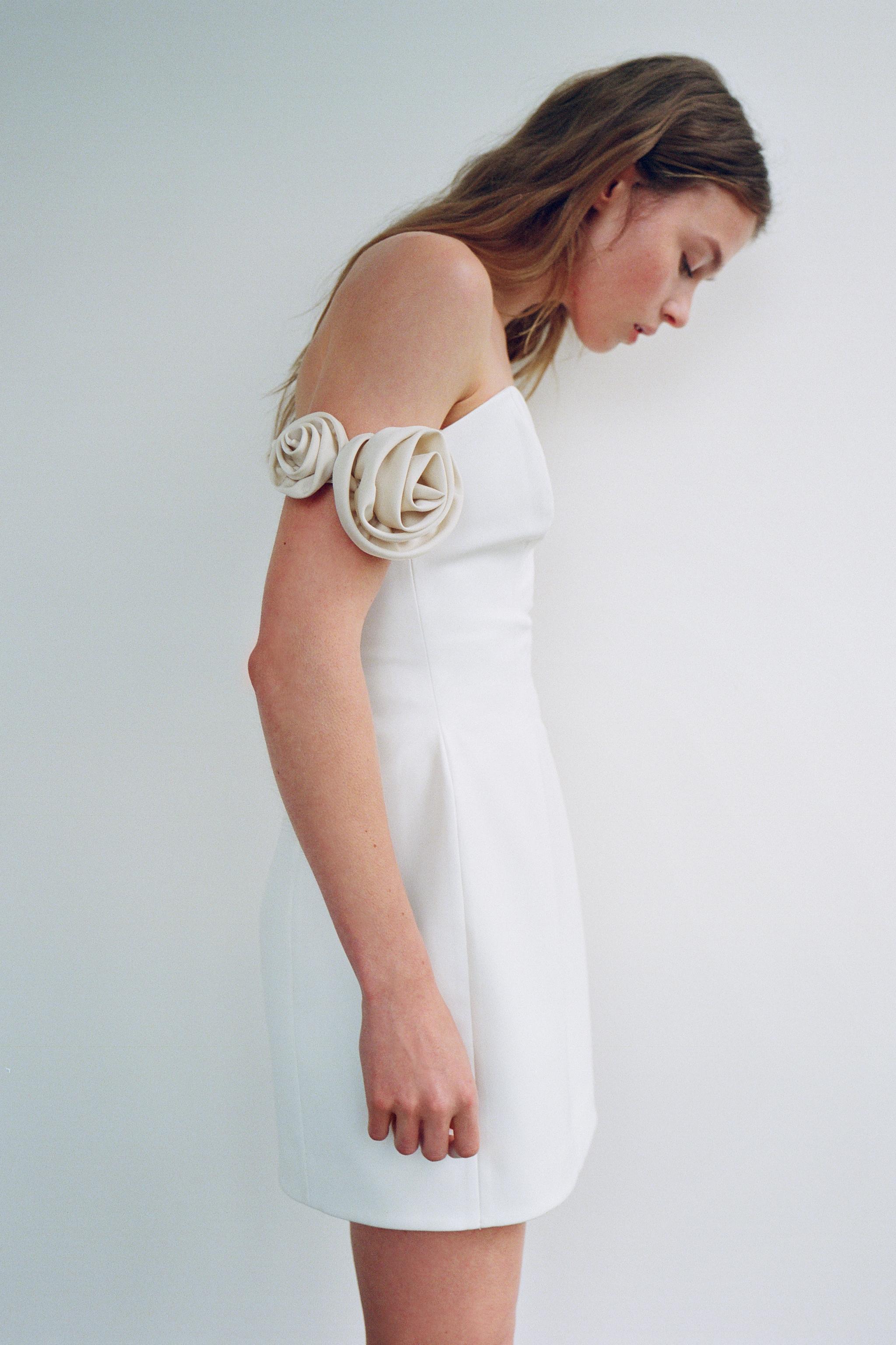 ROBE À ENCOLURE EN CŒUR