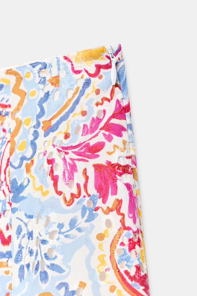 FALDA MIDI CON BORDADO CALADO ESTAMPADO 8