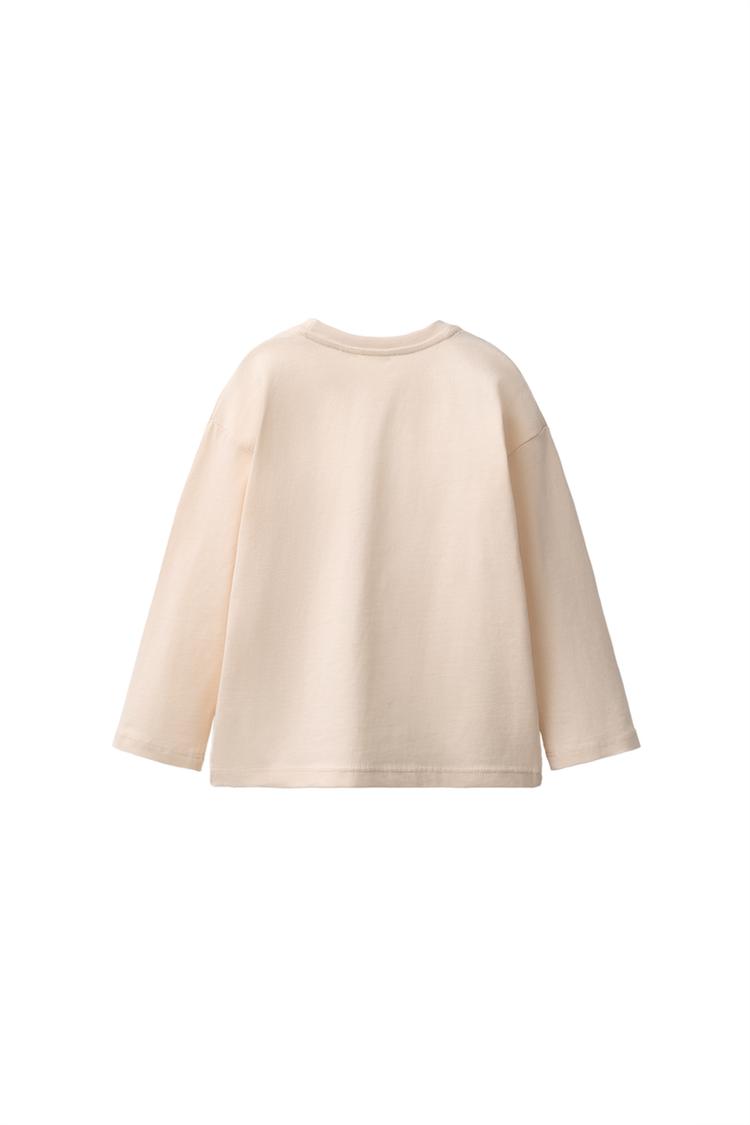 Camiseta con bordado de corazón 3