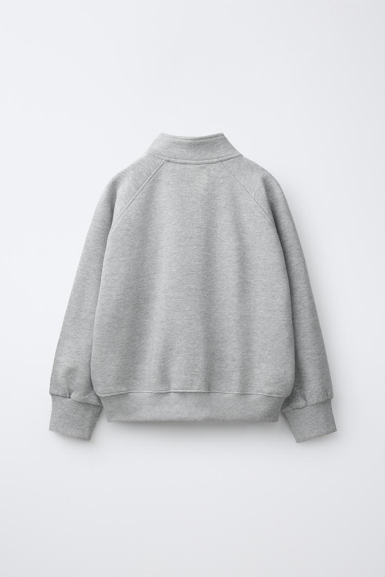 Sudadera lisa con etiqueta 2