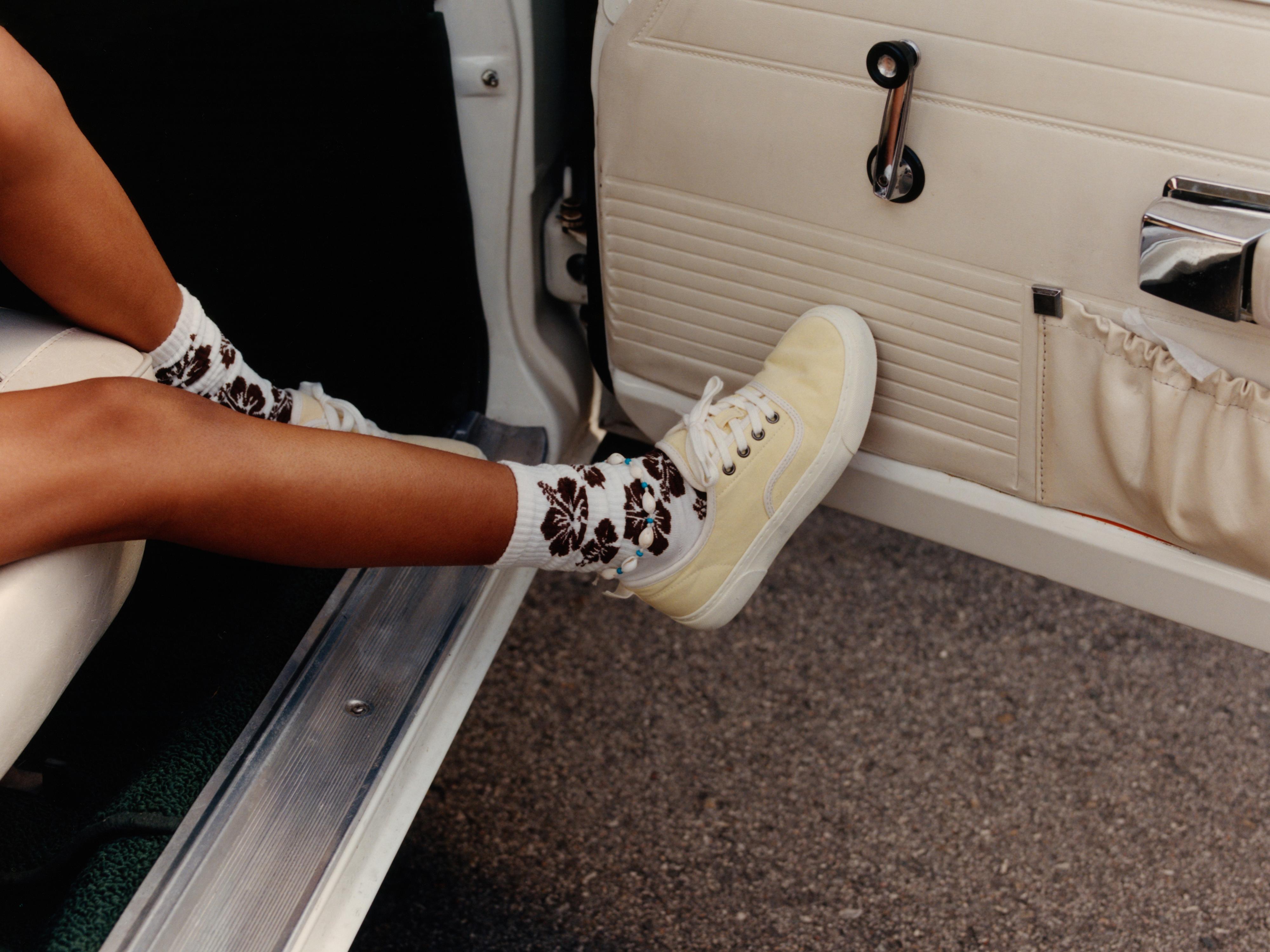 CASUAL LACE-UP SNEAKERS — Yellow