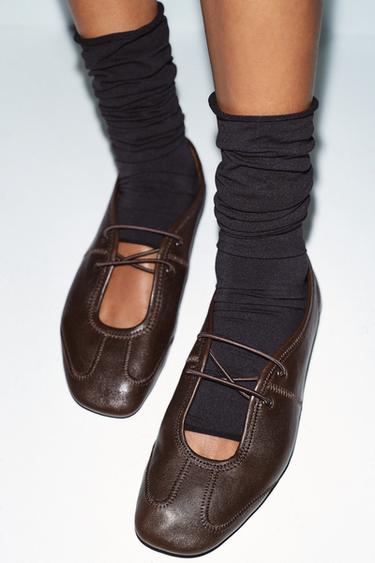 レースアップレザーバレリーナシューズブラウン0Zaraのレースアップレザーバレリーナシューズ - ブラウン - 画像 0