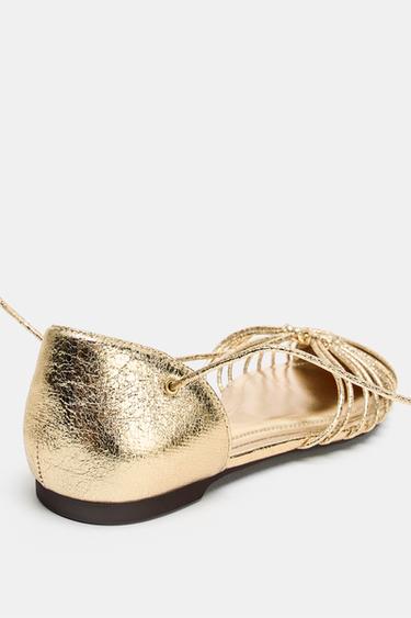 SANDALES À LACETS EFFET MÉTALLISÉ - Or de Zara - Image 4