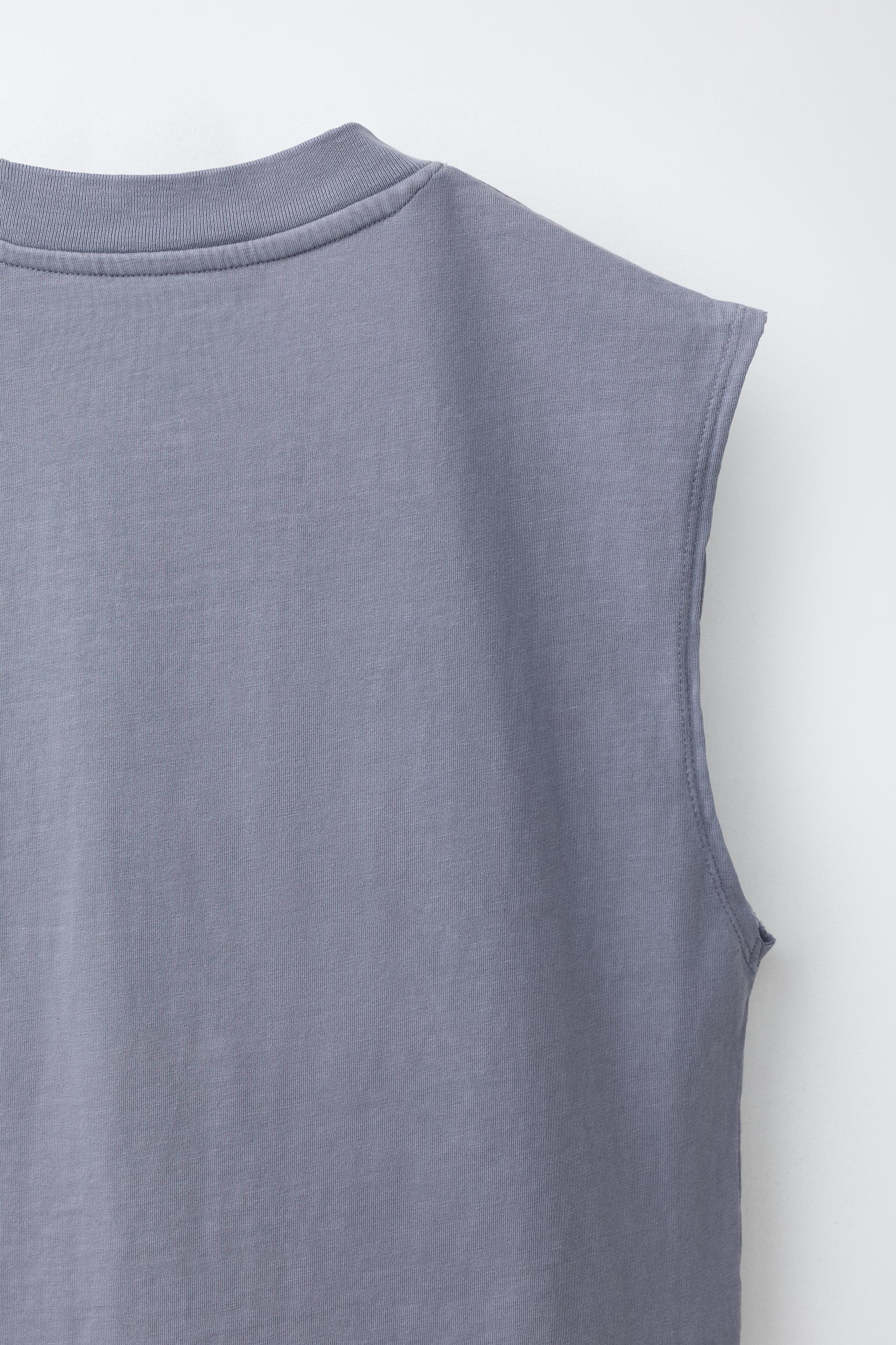 SLEEVELESS TOP