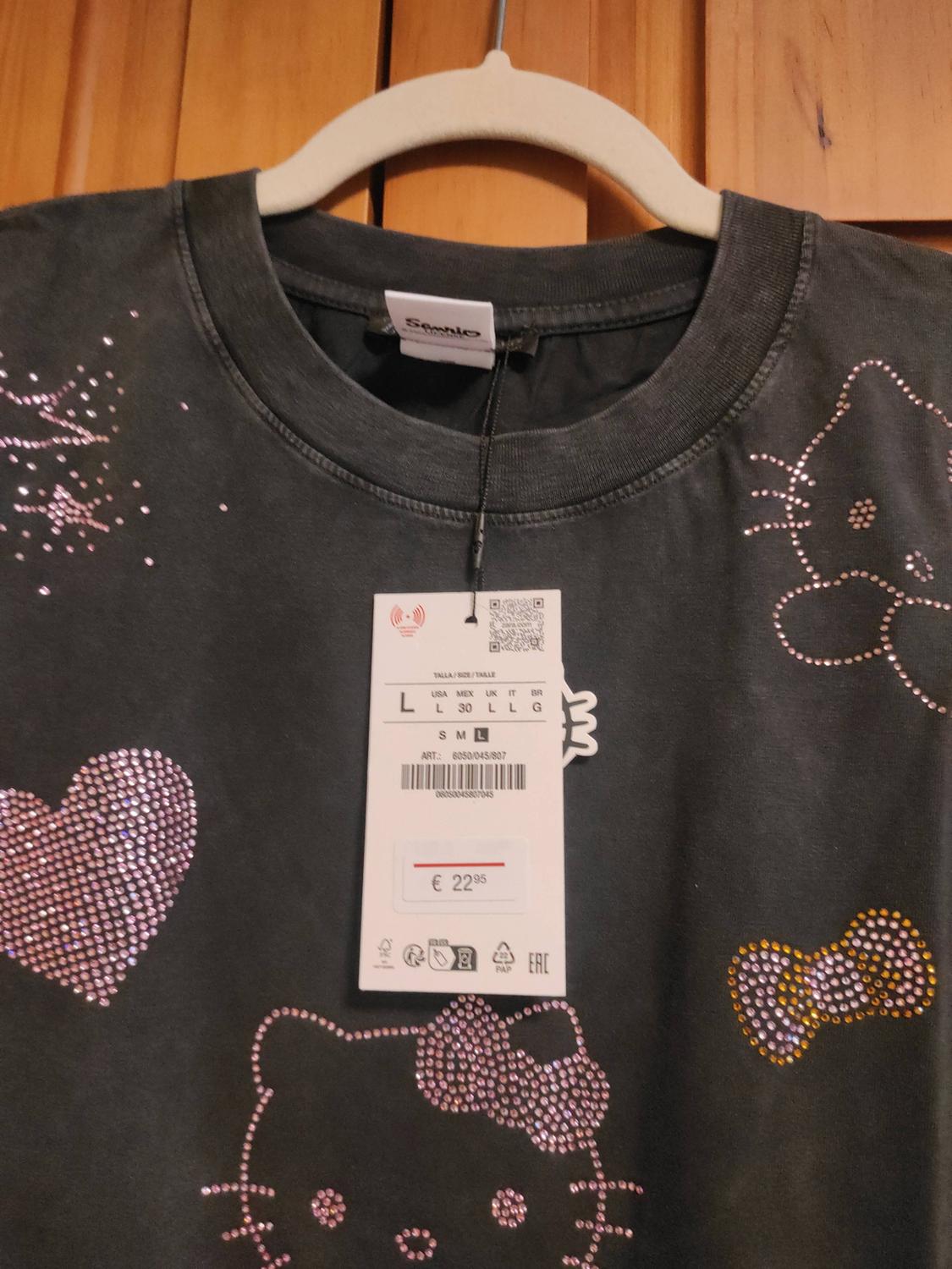 HELLO KITTY © 2025 SANRIO T-SHIRT - Image 4