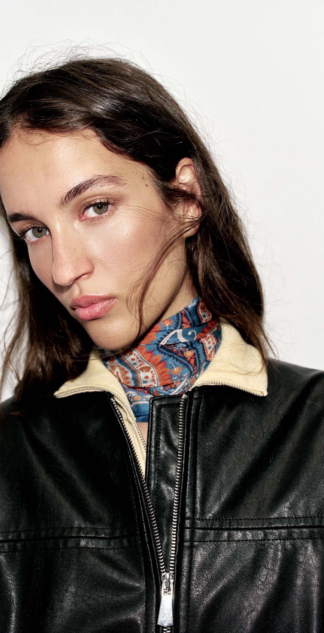 PAISLEY PRINT SILK SCARF — Blue