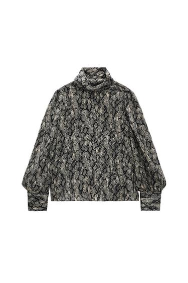 Turtleneck sweater with snake print in shades of gray and black, long sleeves, and a straight cut on a white background.