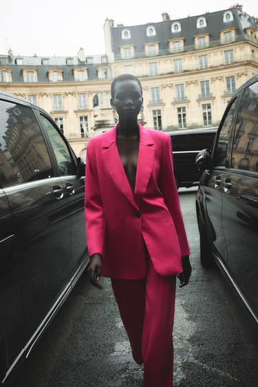 PANTALÓN RECTO EFECTO ARRUGADO - Fucsia de Zara