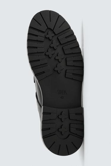 LEDERSCHUH MIT SCHNALLE - Schwarz von Zara