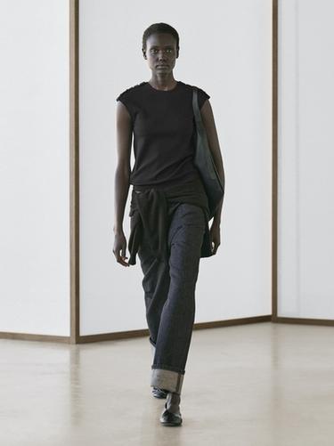 Camiseta manga caída detalle botones - Negro de Zara - Imagen 0